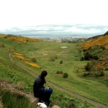 2012 - UK - Edinburgh - Hike Julie Sitting